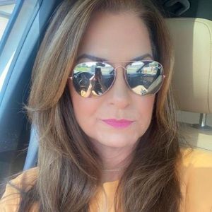 Meet your Posher, Julie